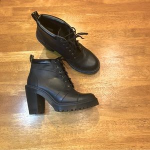 Dr. Martens Averil Women's Black Leather Size 9